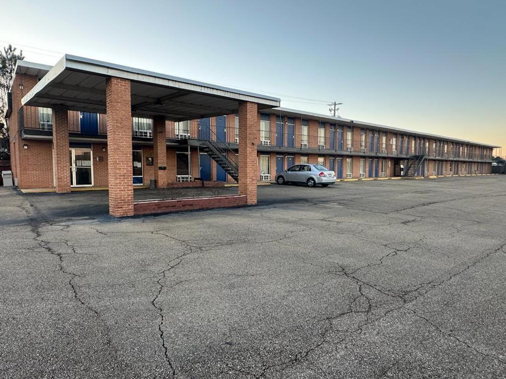 Express Inn نيو ألباني المظهر الخارجي الصورة